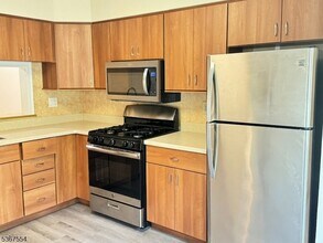 3606 Cricket Cir in Edison, NJ - Building Photo - Building Photo