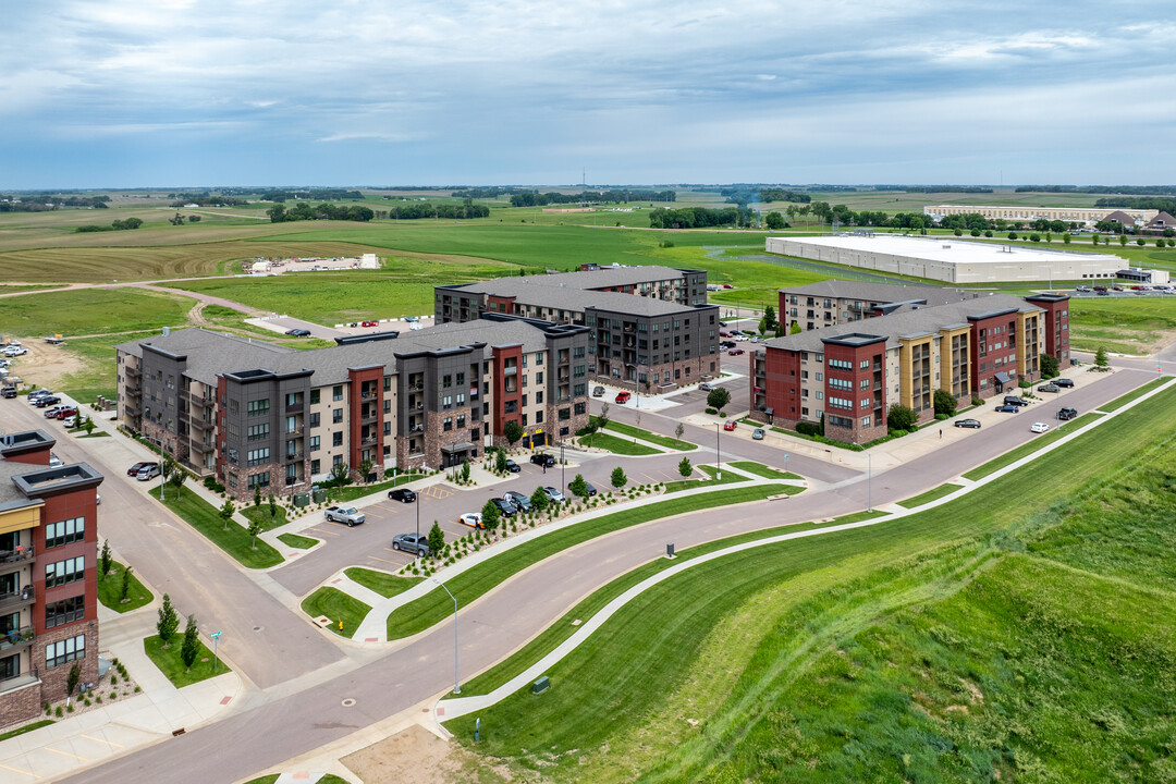 University Hills Village in Sioux Falls, SD - Foto de edificio