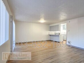 12345 SW Hall Blvd in Portland, OR - Building Photo - Building Photo