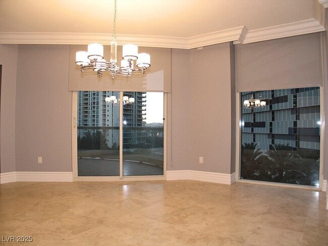 2747 Paradise Rd in Las Vegas, NV - Building Photo - Building Photo