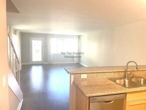 7914 Camino Kiosco in San Diego, CA - Building Photo - Building Photo