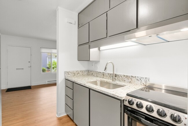 177 SE 5th Ave, Unit H