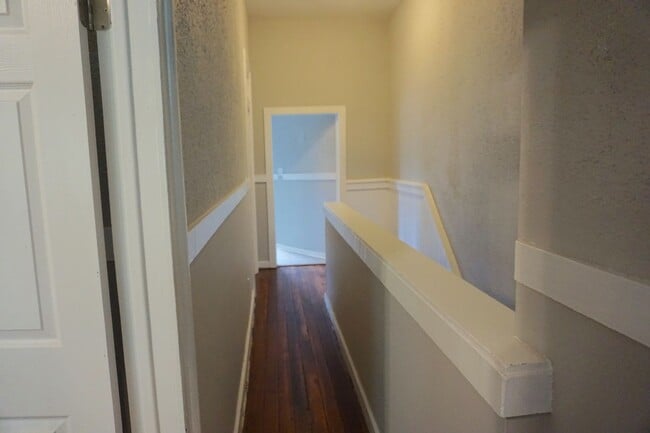 303 W Waldburg St in Savannah, GA - Building Photo - Building Photo