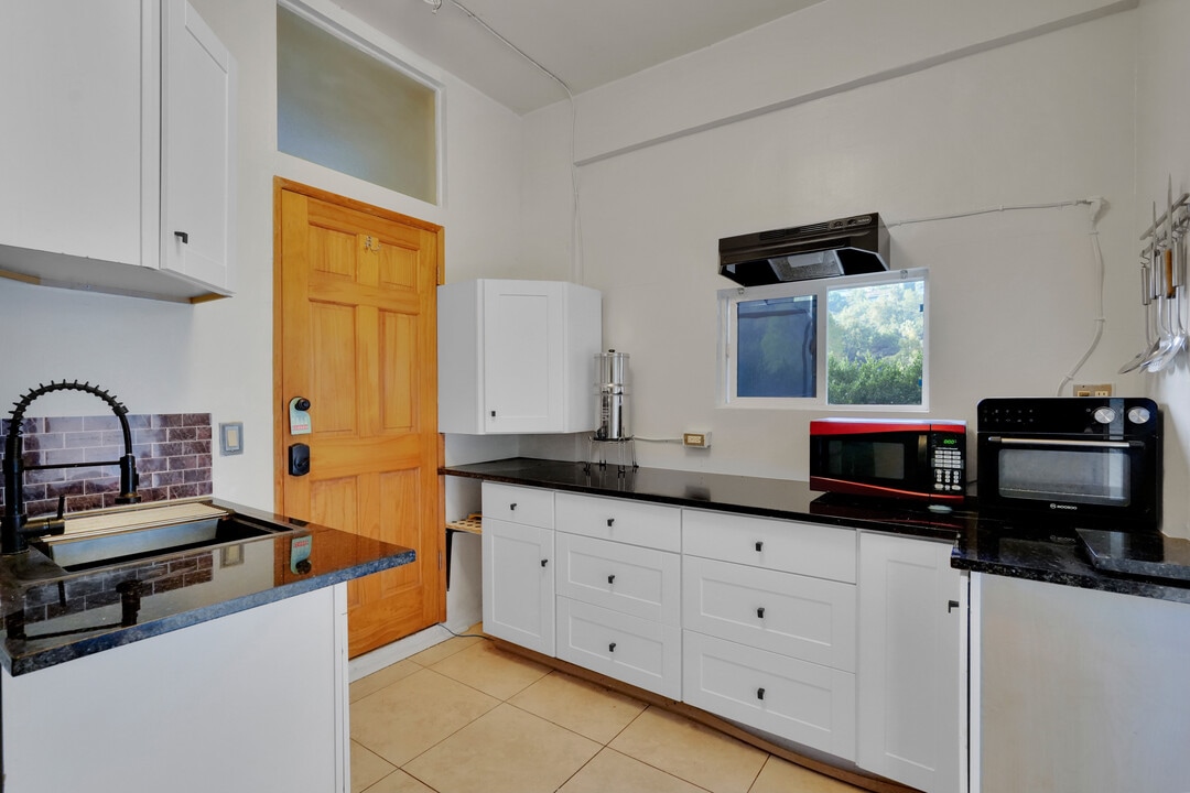 3734 Buena Park Dr in Studio City, CA - Building Photo