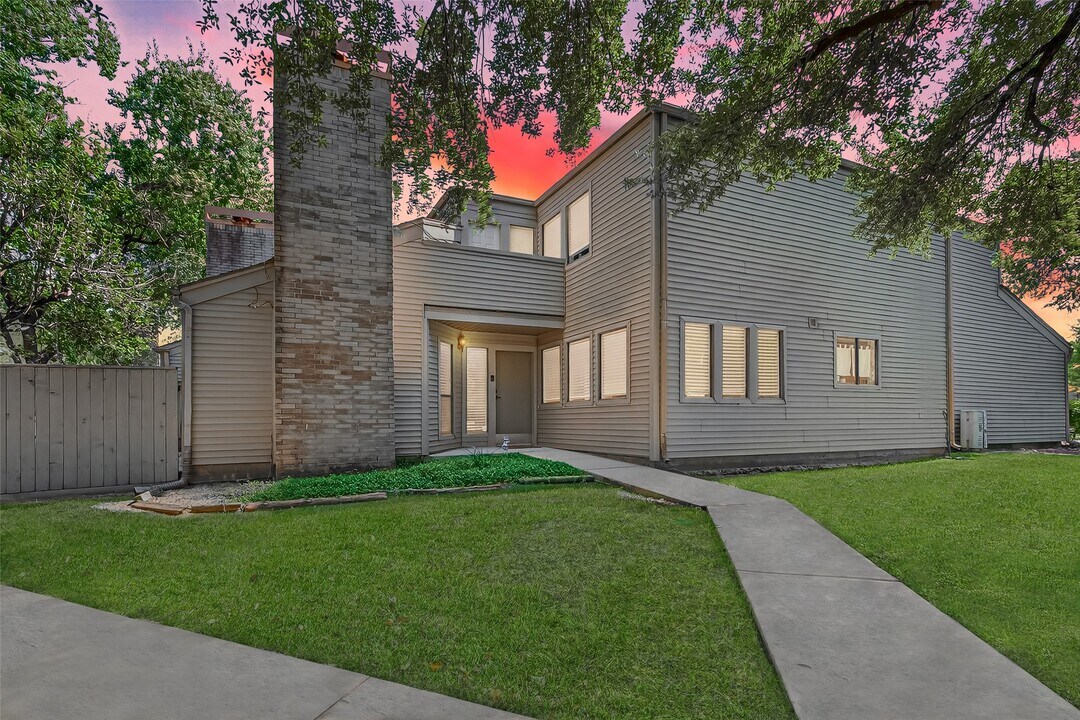 1422 Chardonnay Dr in Houston, TX - Building Photo