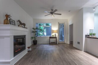 Chateau Woods in Woodinville, WA - Building Photo - Interior Photo