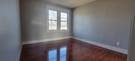 27 Bemis Ave, Unit Bemis Ave. in Chicopee, MA - Foto de edificio - Building Photo