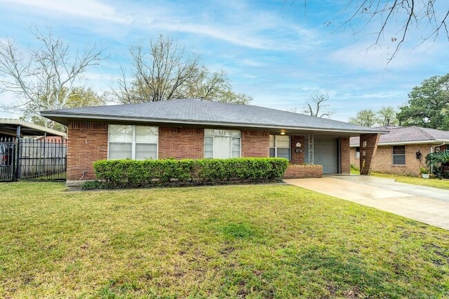 property at 1135 W 31st St