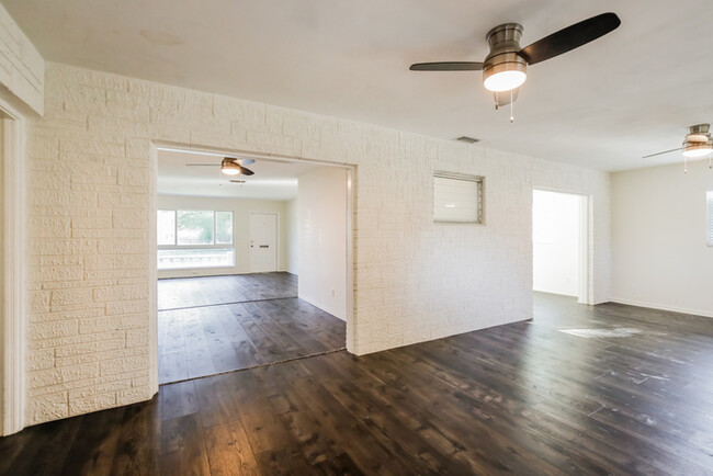 4300 Harrison St in Hollywood, FL - Building Photo - Building Photo