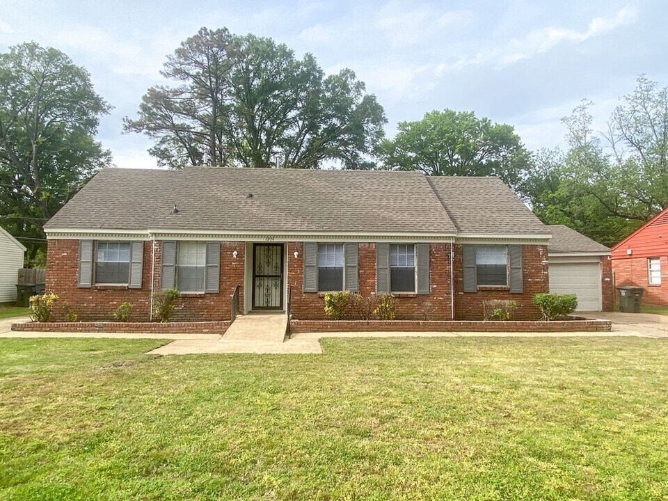 1974 Colfax Ave in Memphis, TN - Building Photo