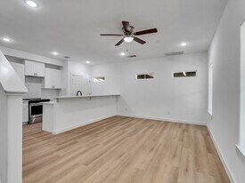 8627 Homewood Ln in Houston, TX - Building Photo