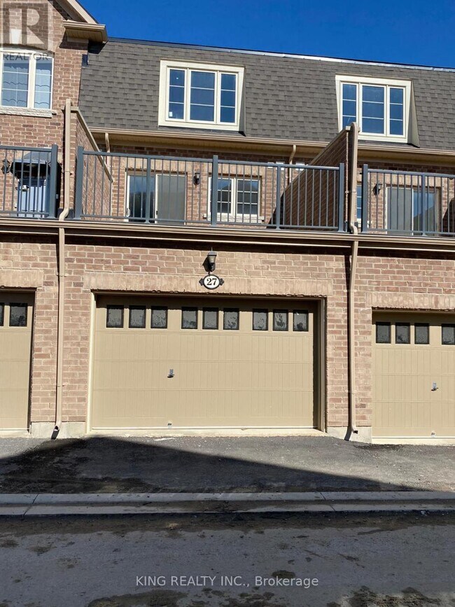 27 Finegan Cir in Brampton, ON - Building Photo - Building Photo