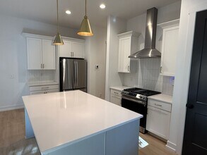 612 Ambassador St in Charlotte, NC - Building Photo - Building Photo