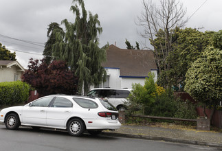 421-423A Meek Ave in Hayward, CA - Building Photo - Building Photo