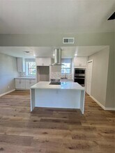 5634 Cerritos Dr in Houston, TX - Building Photo - Building Photo