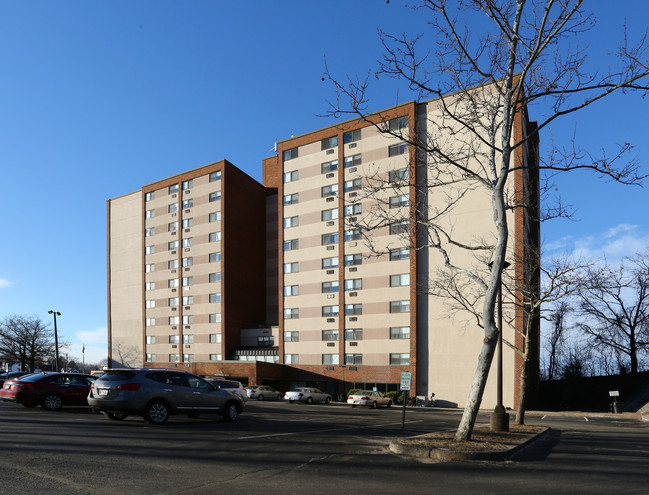 Hartford East Apartments in East Hartford, CT - Building Photo - Building Photo