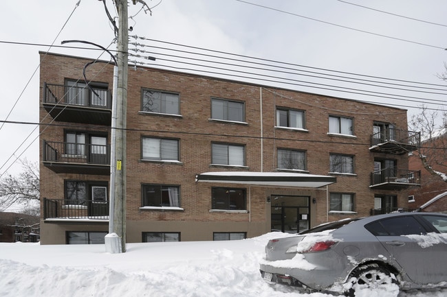 3925 Saint-Kevin in Montréal, QC - Building Photo - Building Photo