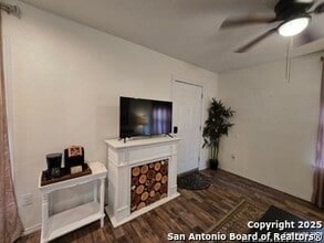 522 Overhill Dr in San Antonio, TX - Foto de edificio - Building Photo