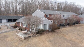 86 Old Farms Ln, Unit 86 in New Milford, CT - Building Photo