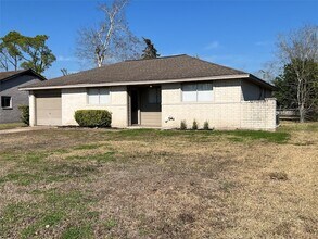 303 Brigadoon Ln in Friendswood, TX - Foto de edificio - Building Photo