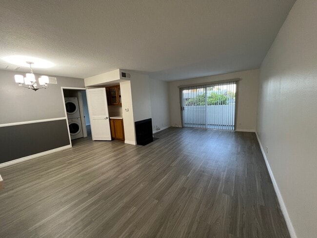 14615 Burbank Blvd, Unit 201