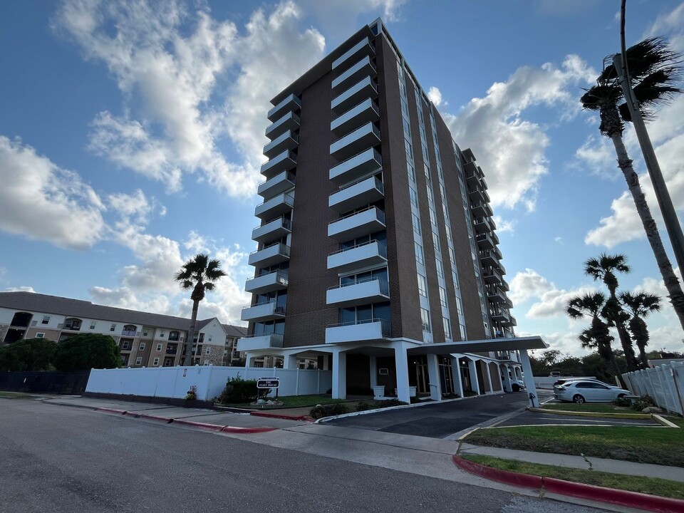 715 S Upper Broadway in Corpus Christi, TX - Building Photo