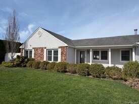 6 Hillview Ct in Commack, NY - Building Photo