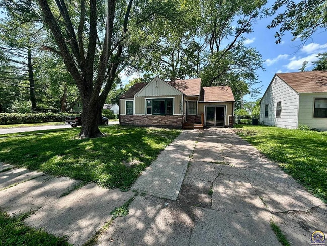 property at 1301 NE Arter Ave