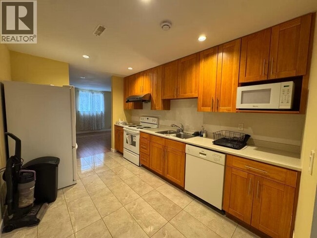 property at 7242 Braeside Dr