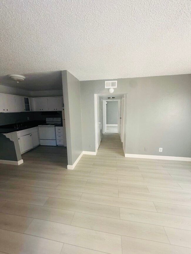 Pine Vista in Las Vegas, NV - Foto de edificio - Building Photo