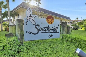 130 N Collier Blvd in Marco Island, FL - Foto de edificio - Building Photo