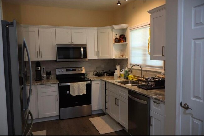 3255 Catalpa Ave in Buena Vista, VA - Building Photo - Building Photo