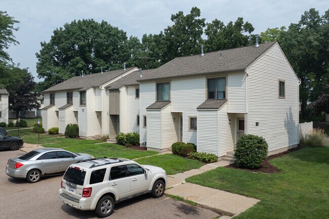 5528 Coddington Ln in Kalamazoo, MI - Building Photo - Building Photo
