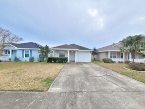 7802 Heirloom Dr in Pensacola, FL - Building Photo - Building Photo