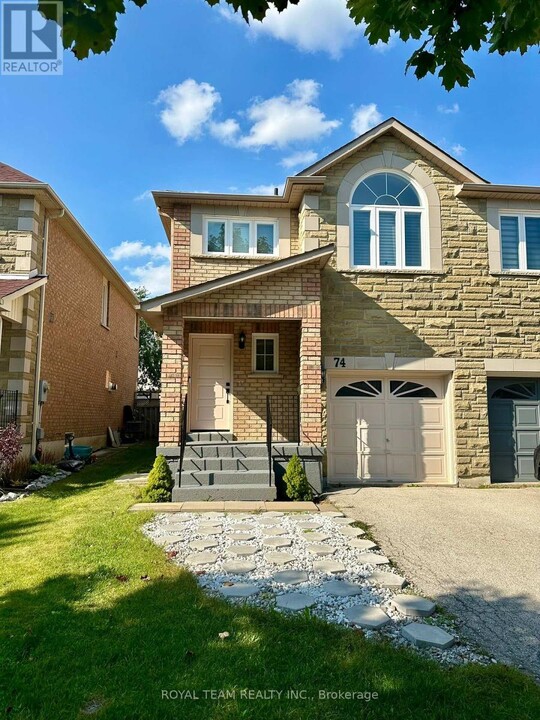 74 Silverdart Crescent in Richmond Hill, ON - Building Photo