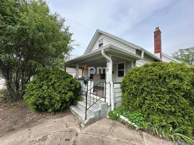 property at 810 Poplar St