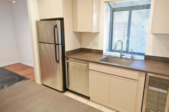 4250 El Camino Real in Palo Alto, CA - Building Photo - Building Photo