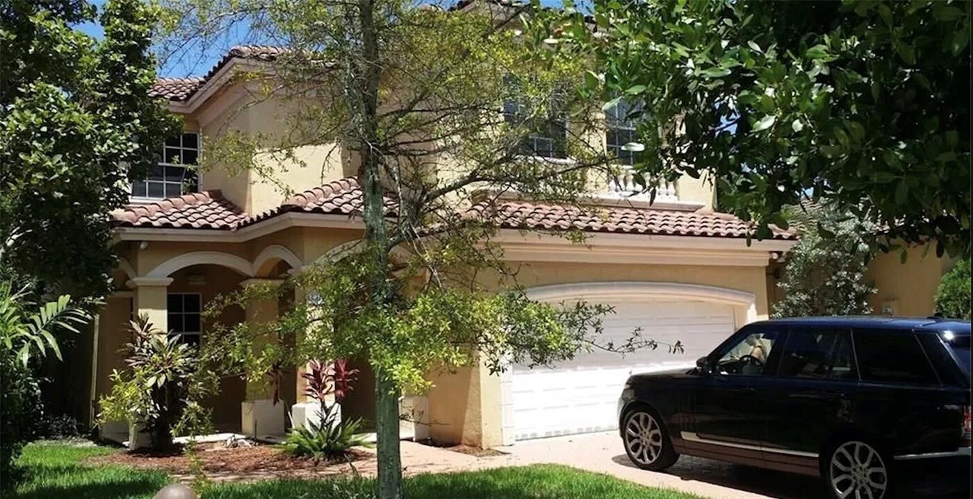 5405 SW 129th Ave in Miramar, FL - Building Photo