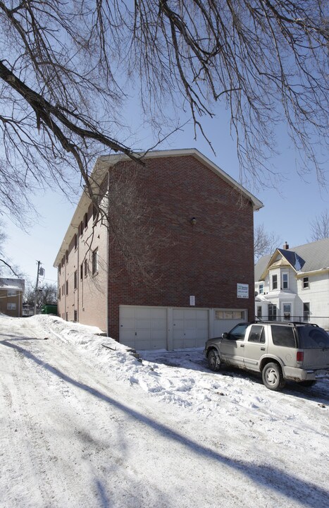 Hamilton Apartments in Omaha, NE - Building Photo