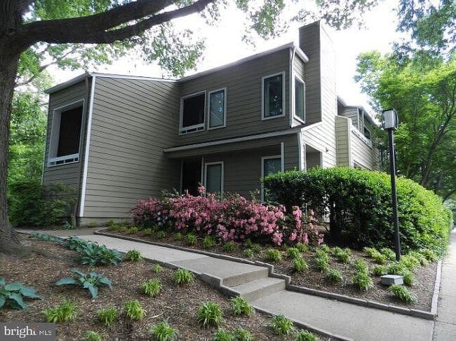 property at 1948A Villaridge Dr