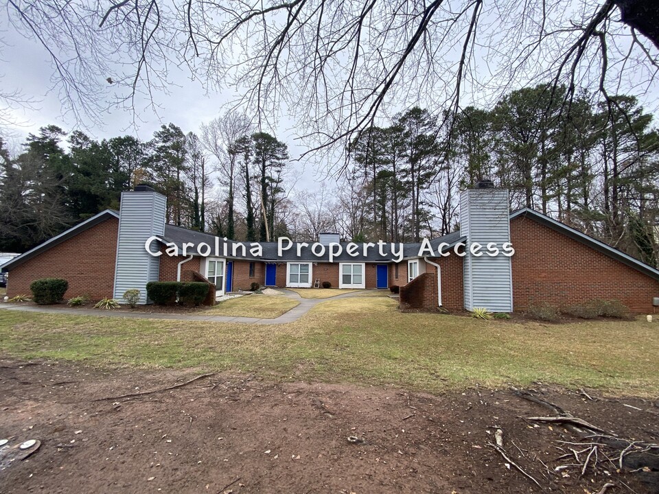 6705 Magnolia Ct in Raleigh, NC - Building Photo