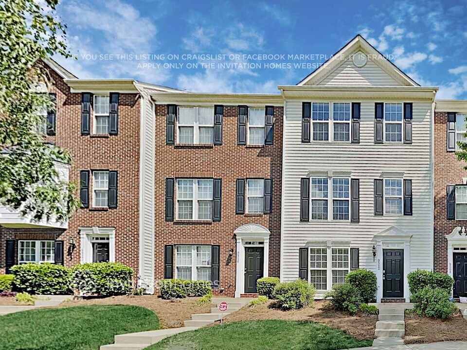 9512 Blossom Hill Dr in Huntersville, NC - Building Photo