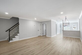 115 Winding River Dr in Atlanta, GA - Building Photo - Building Photo