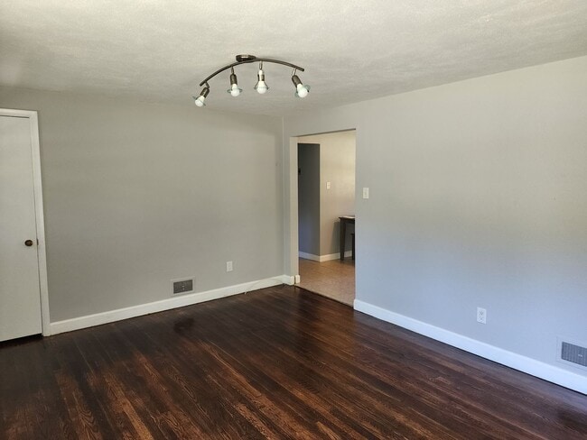 1801 14th St NE in Hickory, NC - Building Photo - Building Photo