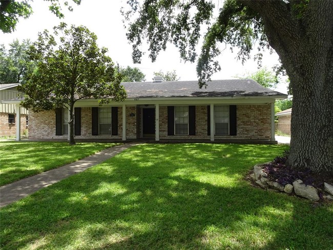 4815 Warm Springs Rd in Houston, TX - Building Photo - Building Photo