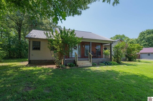 8230 Cairo Rd in West Paducah, KY - Building Photo - Building Photo