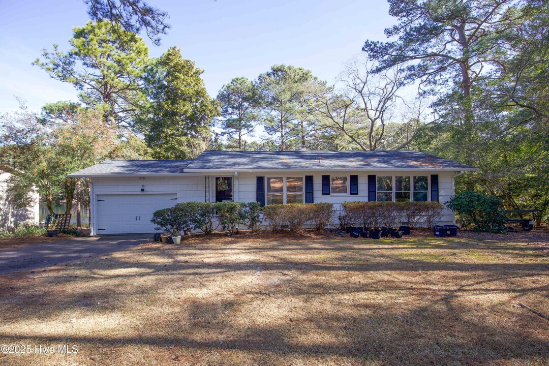 138 Pine Ridge Dr in Whispering Pines, NC - Building Photo