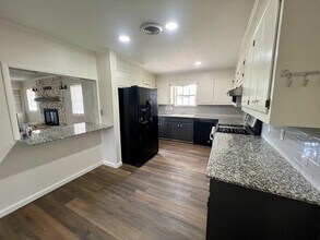 4765 Vance St, Unit 119 in Beaumont, TX - Building Photo - Building Photo