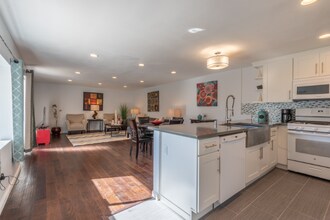 3617 Sunswept Dr in Los Angeles, CA - Building Photo - Building Photo