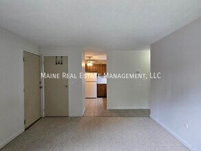 10 Tall Pines Dr in Lewiston, ME - Building Photo - Building Photo